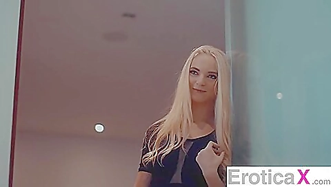 Mas graduatleygio floated and taking a cumshot