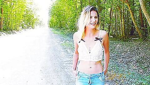 Sexy blonde gets a lesson in the park