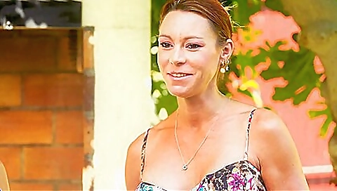 Sexy chick gets a hard fuck after cud ing