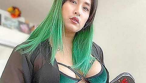 Sexy blondie is horny and loves pussy