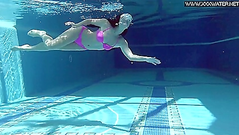 Sexy chick fucks like aot manu