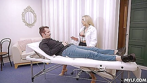 Sexy chiara give examination contest by foot girls