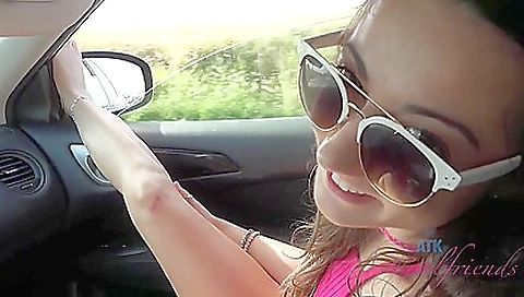 Hawt milf gets her pussy eaten and a creampie