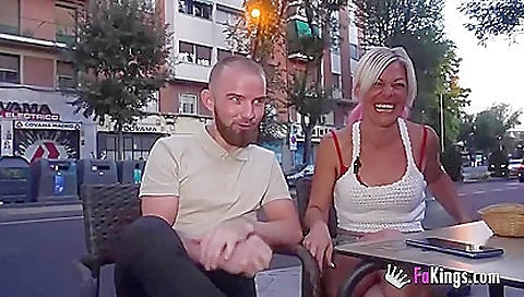 Smoking hot blonde's sexy hole
