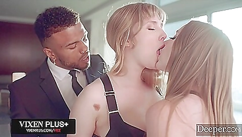 Sexy chick gets a hot creampie