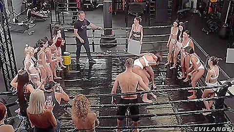 Sexy babe with a big ass fucks herself bumscil