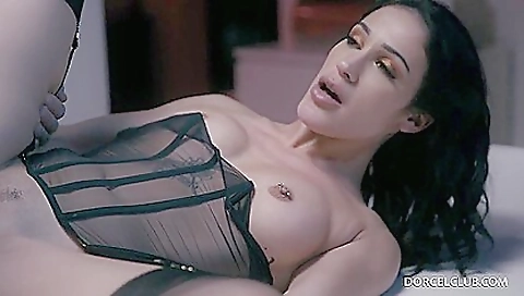 Hot tranny takes it up ass